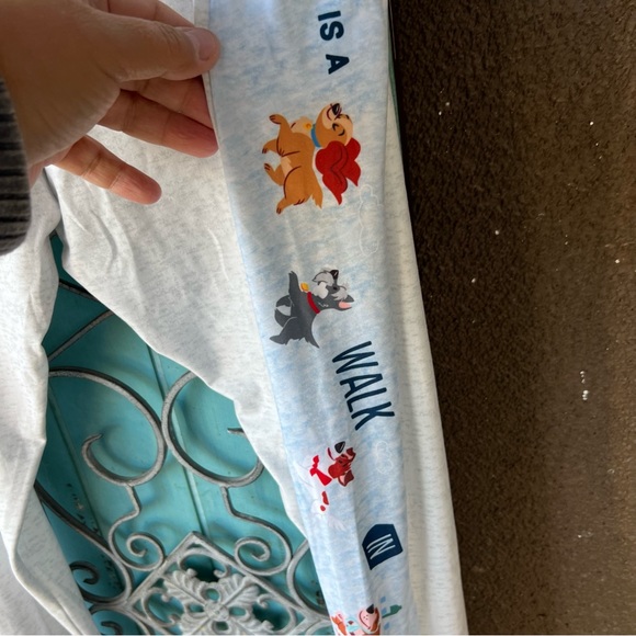 NWT Disney Parks Disney Movie Dogs Leggings A Walk in the Park Women 2X New - Picture 7 of 9